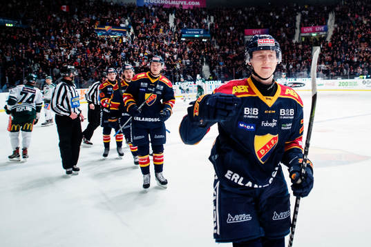 Djurgårdens Alexander Falk jublar
