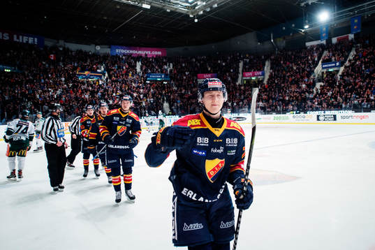 Djurgårdens Alexander Falk jublar