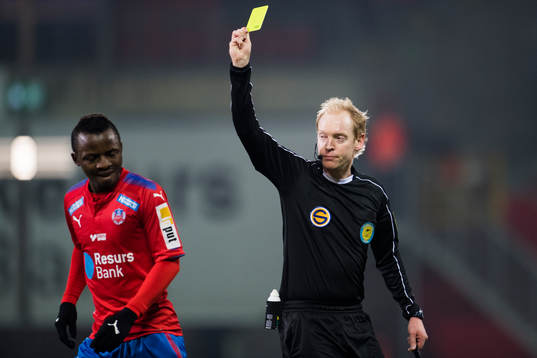 Helsingborgs Monday Samuel  vara as av domare Per Melin