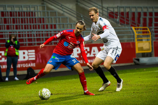 Helsingborgs Alex Timossi och Östers Mario Vasilj