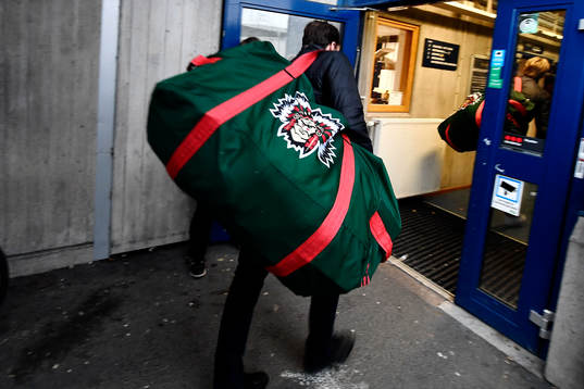 Frölunda anländer sent då deras buss gått sönder