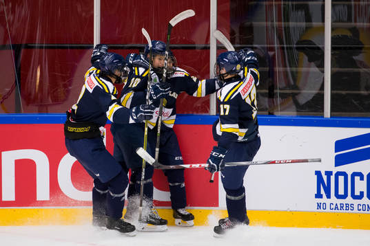 Ångermanlands Wictor Åhström jublar och omfamnas