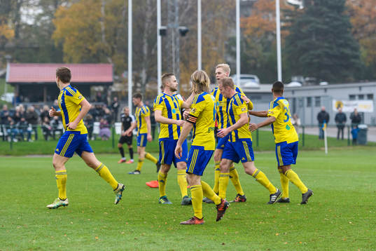 Eskilsminnes spelare jublar