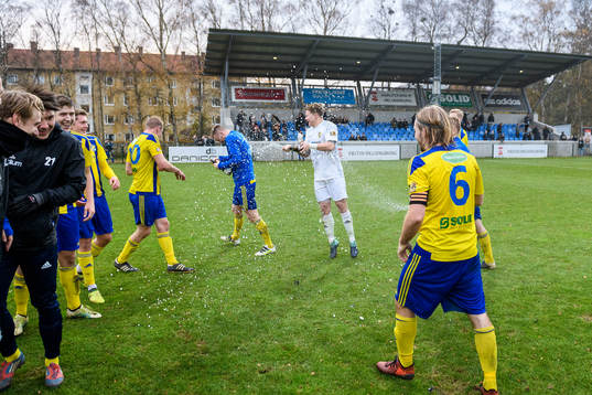 Eskilsminnes spelare jublar