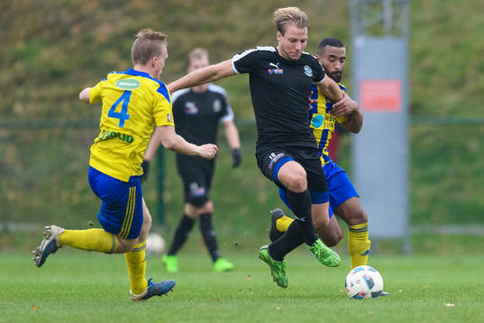 Eskilsminnes Victor Wahlgren(v) och Kamal Barny (h)