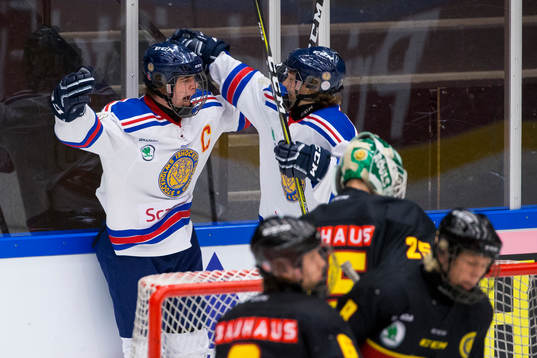 Stockholm Syds Alexander Holtz jublar ihop med Hugo Nilsson