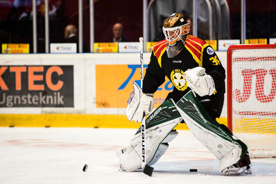 Brynäs målvakt Linus Fernström före ishockeymatchen i