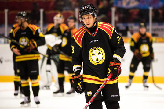 Brynäs Elias Fälth  före ishockeymatchen i SHL mellan