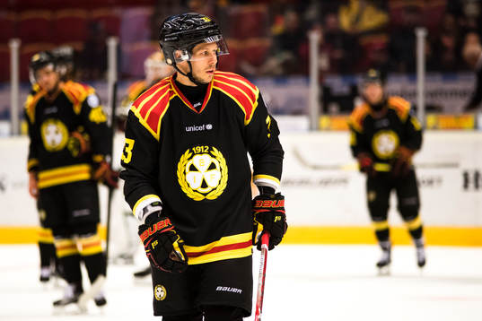 Brynäs Elias Fälth  före ishockeymatchen i SHL mellan