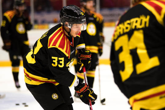 Brynäs Elias Fälth  före ishockeymatchen i SHL mellan