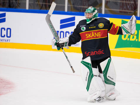 Skånes målvakt Calle Clang jublar