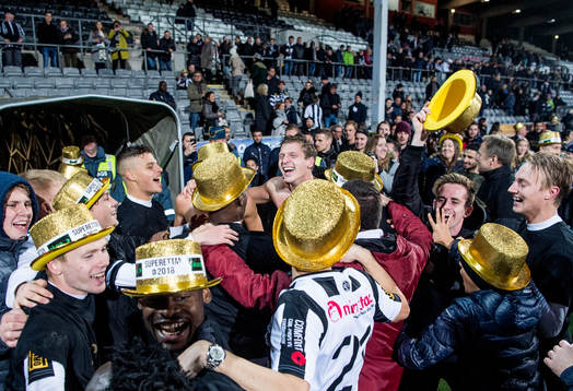 Landskronas Philip Andersson jublar med lagkamraterna