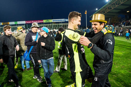Landskronas målvakt Ivo Vazgec jublar med
