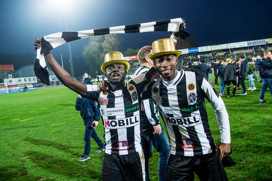 Landskronas Edafe Egbedi och Karim Sadat jublar