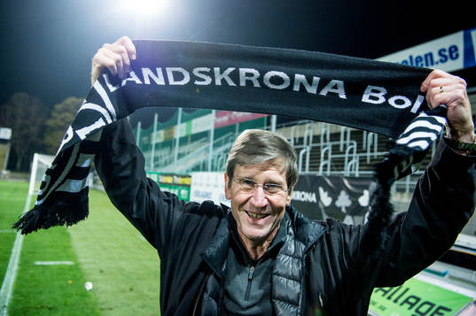 Landskronas ordförande Gabriel Muncks jublar
