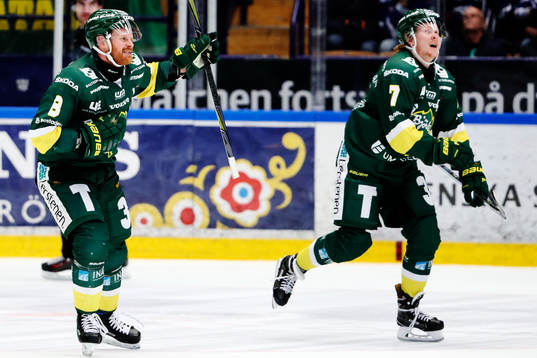 Björklövens David Lindquist och Mikko Pukka jublar