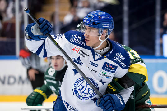 Leksands Jon Knuts  i ishockeymatchen i Hockeyallsvenskan