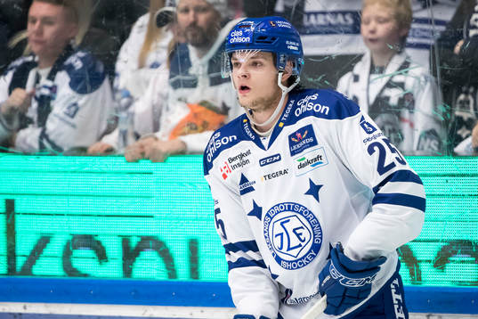 Leksands Oliver Larsen  i ishockeymatchen i