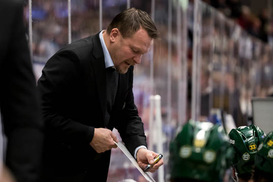 Björklövens tränare Joakim Fagervall  i ishockeymatchen
