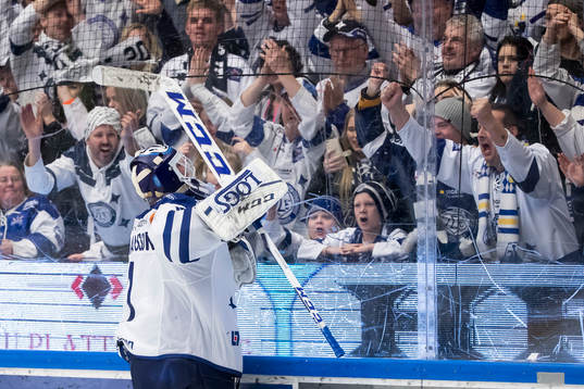 Leksands målvakt Tex Williamsson jublar