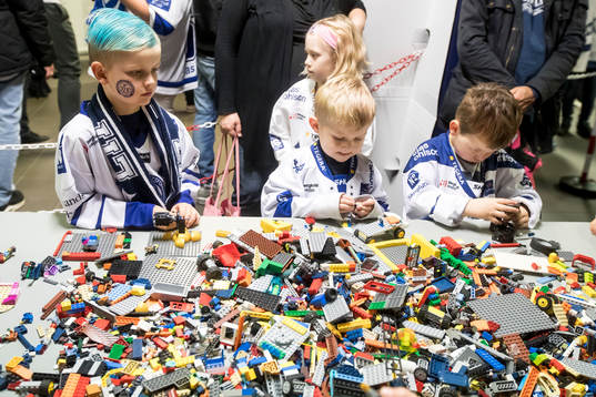Familje dag på Tegera Arena  innan ishockeymatchen i