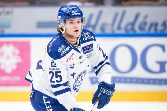 Leksands Oliver Larsen  i ishockeymatchen i