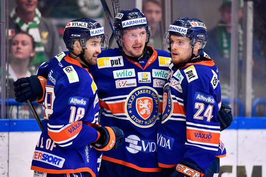 Växjös Martin Lundberg jublar med Andrew Calof och