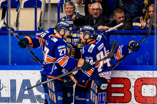 Växjös Martin Lundberg och Brendan Shinnimin jublar
