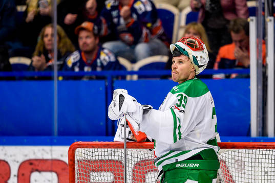 Rögles målvakt Justin Pogge deppar