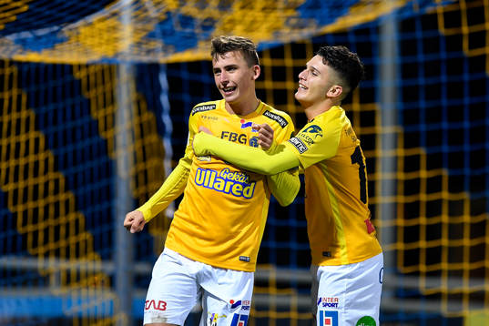 Falkenbergs John Björkengren gör 3-0-målet och jublar