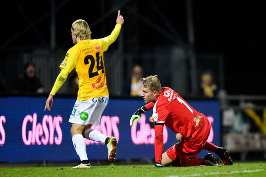 Falkenbergs Viktor Götesson jublar då han gör 2-0-målet