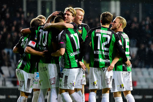 GAIS Luka Mijaljevic jublar med lagkamrater