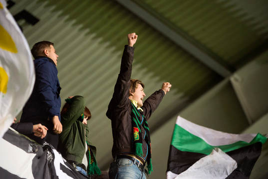 Supporter för GAIS jublar