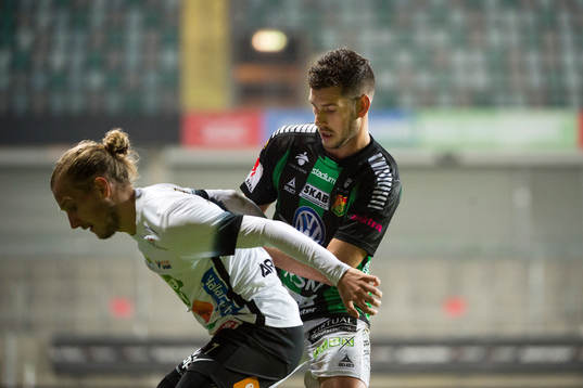 Varbergs Oliver Silverholt och GAIS Daniel Bennassar Nilsson