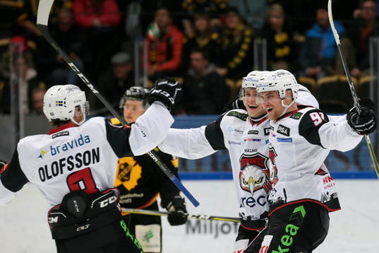 Malmö Redhawks Max Görtz jublar med Johan Olofsson