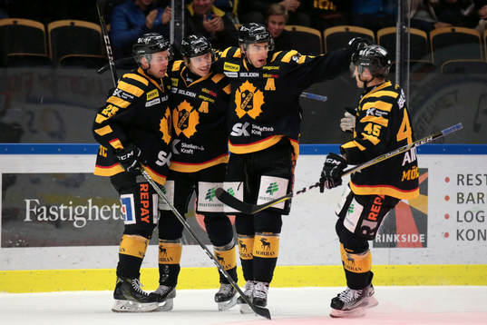 Skellefteås Pär Lindholm jublar med Mark Katic, Joakim