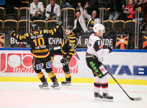 Skellefteås Pär Lindholm och Joakim Lindström  jublar