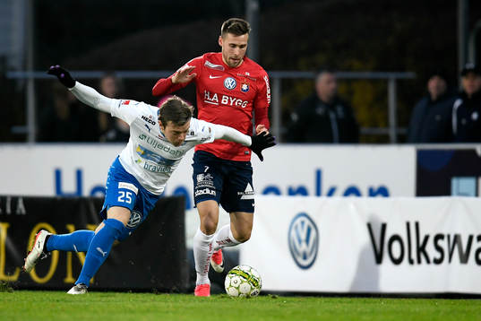 Örgrytes Jens Cajuste och Värnamos Victor Nilsson i kamp