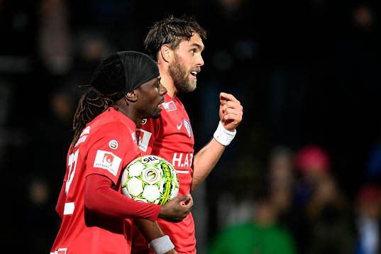 Örgrytes Johan Elmander jublar