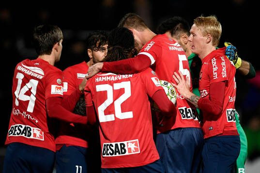 Örgrytes Johan Elmander jublar med lagkamrater
