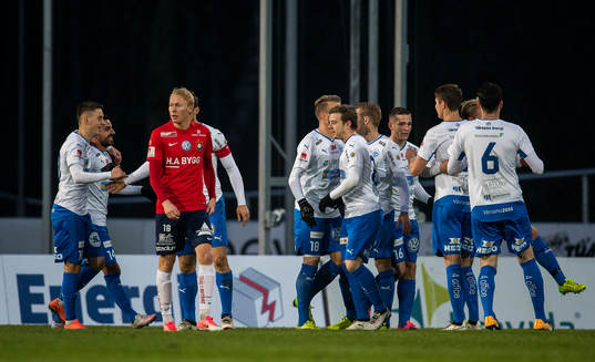 Örgrytes Jacob Ericsson deppar medan Värnamospelarna