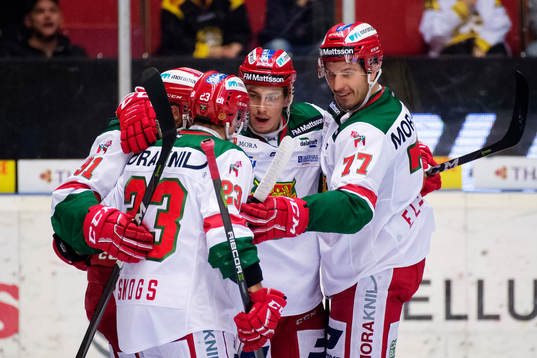 Moras Tomas Skogs, Robin Johansson och Keaton Ellerby jublar