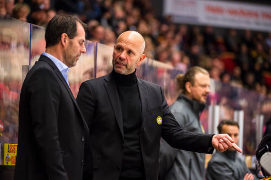 Brynäs assisterande tränare Jan Larsson och tränare