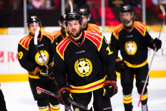 Brynäs Simon Bertilsson jublar