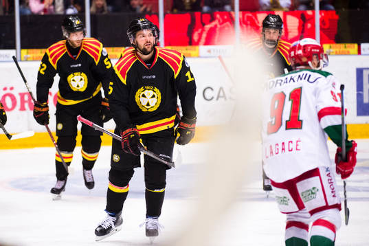 Brynäs Simon Bertilsson jublar
