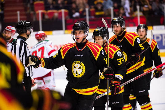 Brynäs Daniel Paille jublar