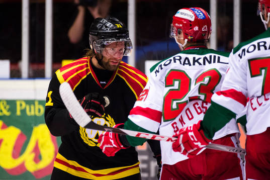 Brynäs Jonathan Granström i bråk med Moras Tomas Skogs