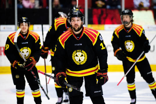 Brynäs Simon Bertilsson jublar