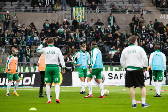 Hammarbys Kennedy Bakircioglu och Marcus Degerlund värmer
