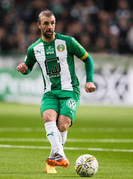 Hammarbys Kennedy Bakircioglu med bollen